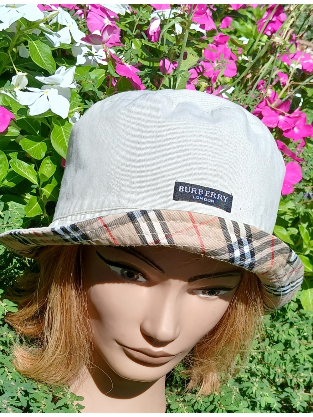 Burberry London  Vintage Reversible Bucket Hat Not Sure Of AUTHENTICATION